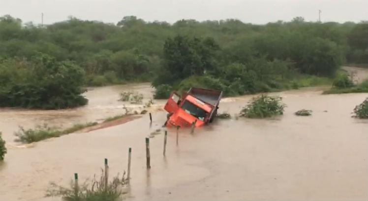 CHUVAS CAUSAM TRANSTORNOS NO SERTÃO DO ESTADO