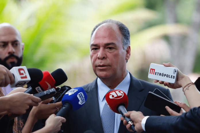 FBC ESTÁ ENTRE OS SENADORES QUE MAIS TRABALHAM PELO SEU ESTADO, APONTA LEVANTAMENTO