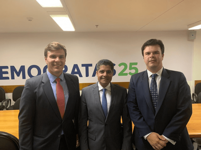 FERNANDO FILHO E MIGUEL COELHO SE REÚNEM COM ACM NETO EM BRASÍLIA