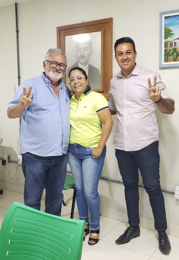 HELBINHA CONQUISTA APOIO DE UM DOS MAIORES EMPRESÁRIOS DO GESSO EM TRINDADE