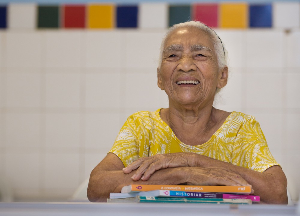 CEARENSE INICIA ESTUDOS AOS 83 ANOS, APÓS VIDA DE PROIBIÇÕES PELO MARIDO: ‘MEU MAIOR SONHO É DE APRENDER’