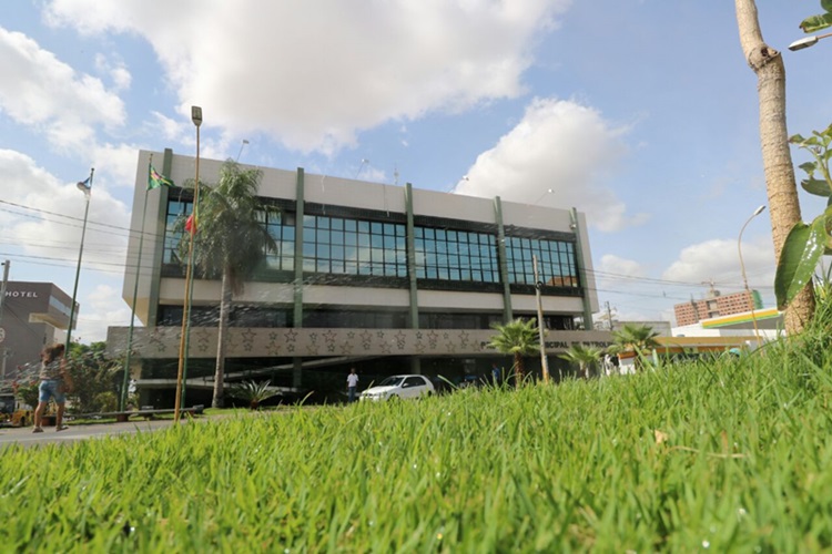 PREFEITURA DE PETROLINA VAI ANTECIPAR METADE DO 13º DOS SERVIDORES E INJETAR MAIS DE R$ 11 MILHÕES NA ECONOMIA