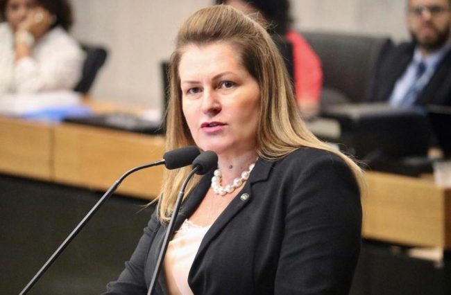 LEI DA DEPUTADA ROBERTA ARRAES DECLARA O EX-GOVERNADOR MIGUEL ARRAES COMO PATRONO DA POLÍTICA DE PERNAMBUCO