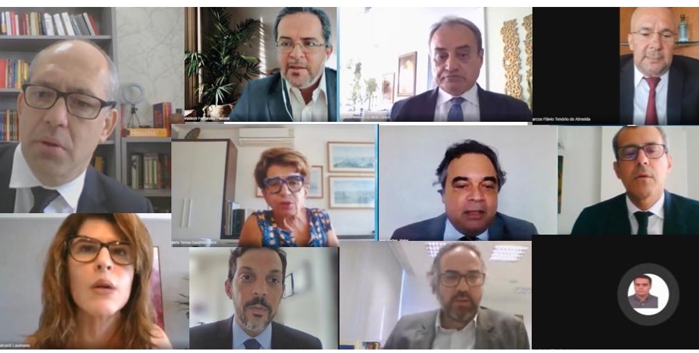 PREFEITO DE EXU QUESTIONA TCE SOBRE PAGAMENTO A MOTORISTAS DE TRANSPORTE ESCOLAR